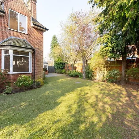 Large Near Edgbaston Stadium, Uob & Qe Hospital Sleeps 6