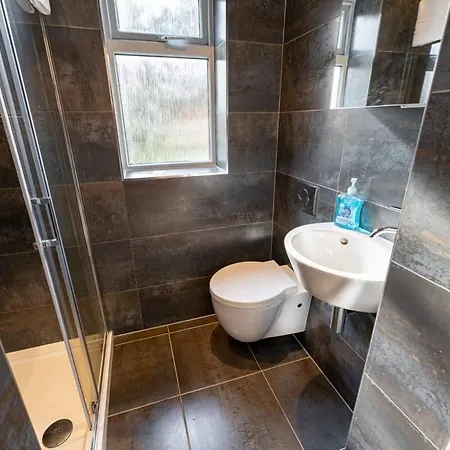 Large Near Edgbaston Stadium, Uob & Qe Hospital Sleeps 6 *