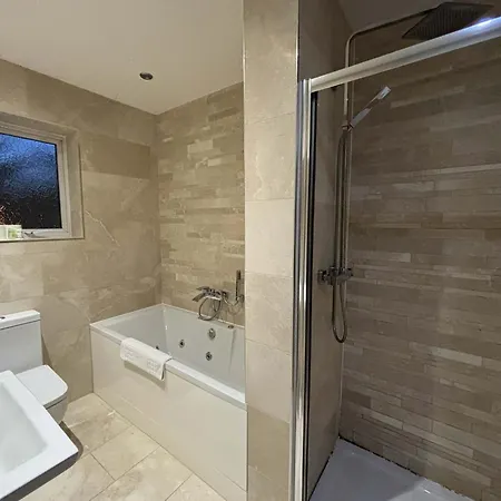 Large Near Edgbaston Stadium, Uob & Qe Hospital Sleeps 6 * Birmingham