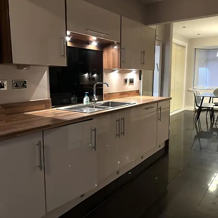 Large Near Edgbaston Stadium, Uob & Qe Hospital Sleeps 6