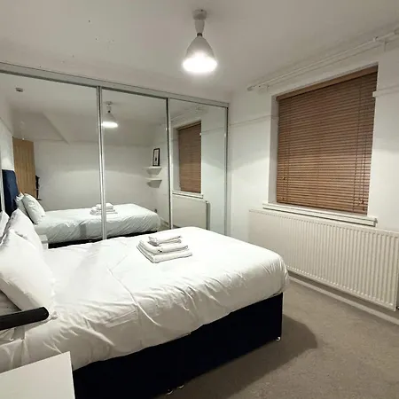 Large Near Edgbaston Stadium, Uob & Qe Hospital Sleeps 6 Nyaraló