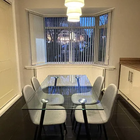 Nyaraló Large Near Edgbaston Stadium, Uob & Qe Hospital Sleeps 6 *